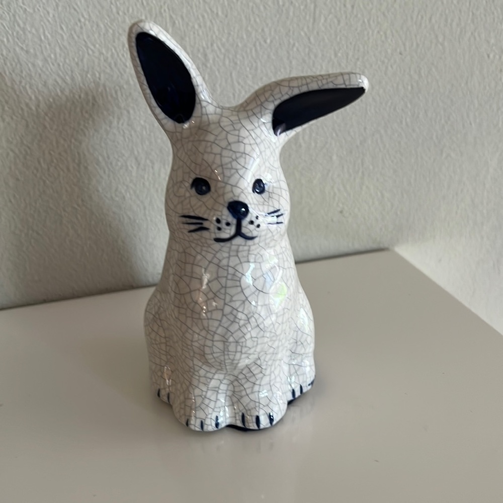 Dedham potting shed crackle blue and white bunny